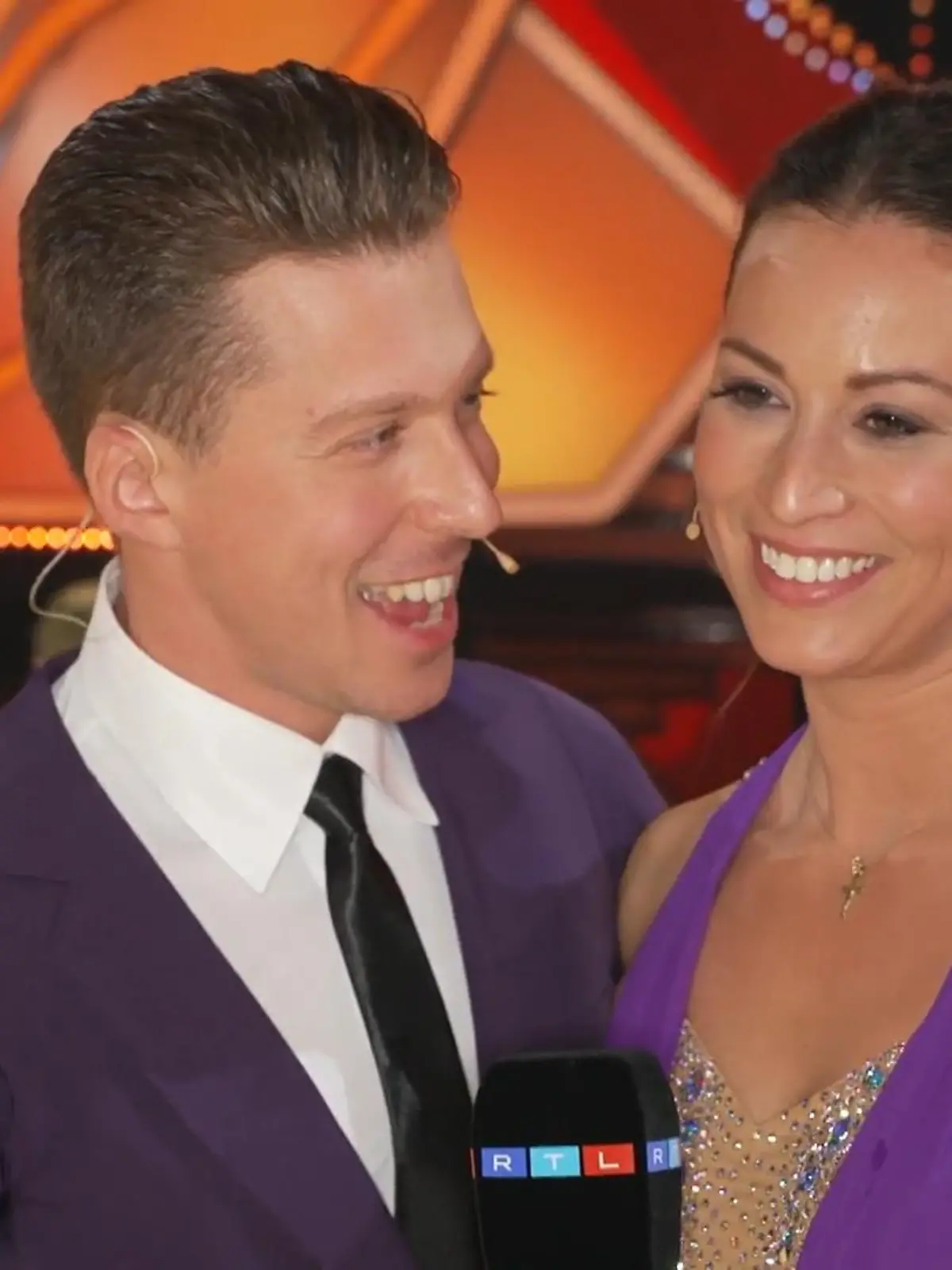 Bild zu: "Caroline Bosbach & Valentin Lusin reagieren auf ihr Aus"