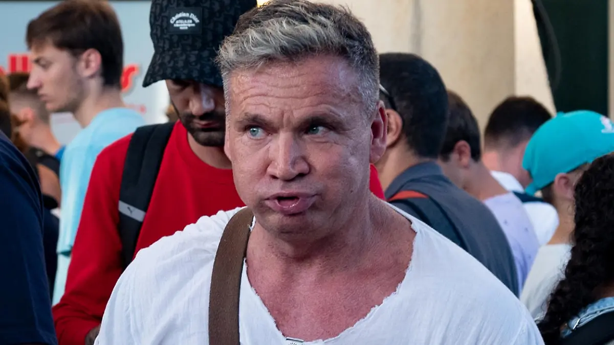 Peter Klein und der deutsche Reality TV-Darsteller Mike Cees kommen zufällig mit dem gleichen Flieger aus Berlin in Palma de Mallorca, Spanien an.
Palma de Mallorca, Spanien - 28.07.2023