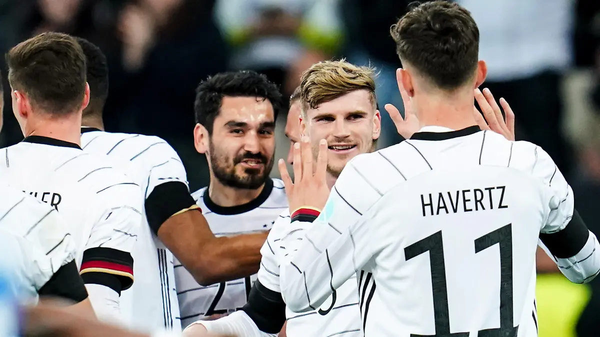 26.03.2022, Baden-Württemberg, Sinsheim: Fußball: Länderspiele, Deutschland - Israel, PreZero Arena. Deutschlands Timo Werner (2.v.r) jubelt mit Deutschlands Kai Havertz und Deutschlands Ilkay Gündogan (3.v.r) über seinen Treffer zum 2:0. Foto: Uwe Anspach/dpa +++ dpa-Bildfunk +++