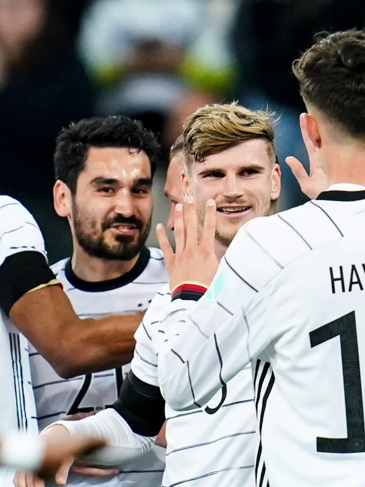 26.03.2022, Baden-Württemberg, Sinsheim: Fußball: Länderspiele, Deutschland - Israel, PreZero Arena. Deutschlands Timo Werner (2.v.r) jubelt mit Deutschlands Kai Havertz und Deutschlands Ilkay Gündogan (3.v.r) über seinen Treffer zum 2:0. Foto: Uwe Anspach/dpa +++ dpa-Bildfunk +++