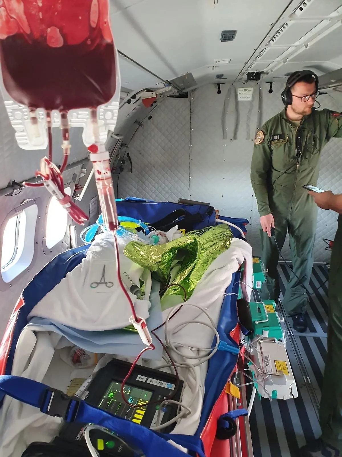 Tschechien fliegt 18 Monate altes Mädchen aus Ukraine aus .