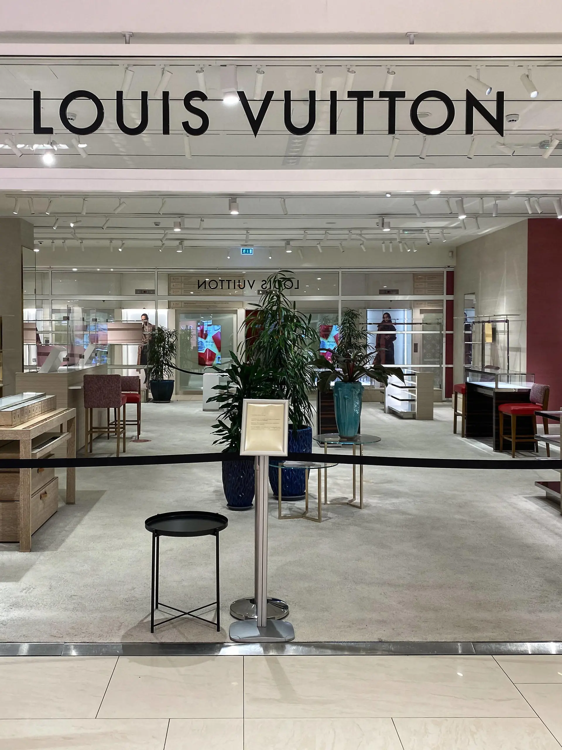  Russia Economy Sanctions 8135964 08.03.2022 The closed Louis Vuitton store is seen in the GUM State Department Store, in Moscow, Russia. French luxury brands have announced the suspension of activities in Russia. Among them are Kering Gucci, Balenciaga, Yves Saint Laurent, Hermes, Chanel and Cartier. Louis Vuitton Moet Hennessy LVMH has temporarily closed all 124 stores in Russia. Chanel has suspended the operation of 17 stores in Russia. Hermes will temporarily suspend the operation of three stores. Evgeny Odinokov / Sputnik Moscow Russia PUBLICATIONxINxGERxSUIxAUTxONLY Copyright: xEvgenyxOdinokovx