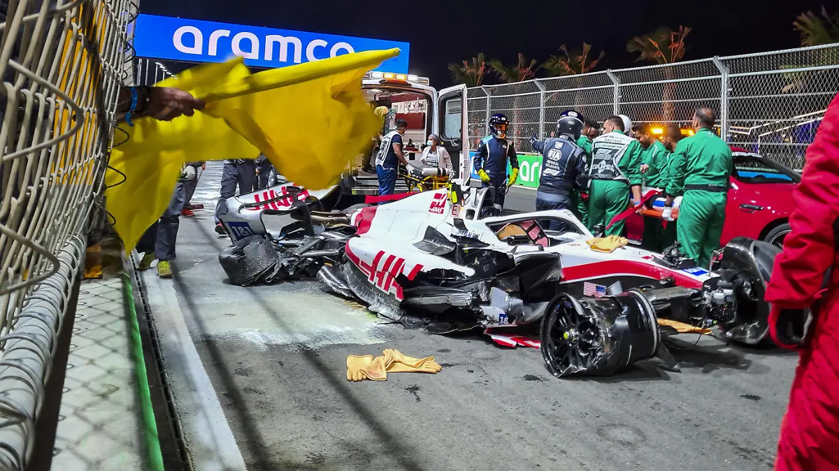 Crash, SCHUMACHER Mick ger, Haas F1 Team VF-22 Ferrari, portrait during the Formula 1 STC Saudi Arabian Grand Prix 2022, 2nd round of the 2022 FIA Formula One World Championship, WM, Weltmeisterschaft on the Jeddah Corniche Circuit, from March 25 to 27, 2022 in Jeddah, Saudi Arabia - F1 - SAUDI ARABIAN GRAND PRIX 2022 DPPI/Panoramic PUBLICATIONxNOTxINxFRAxITAxBEL 20220326_204954
