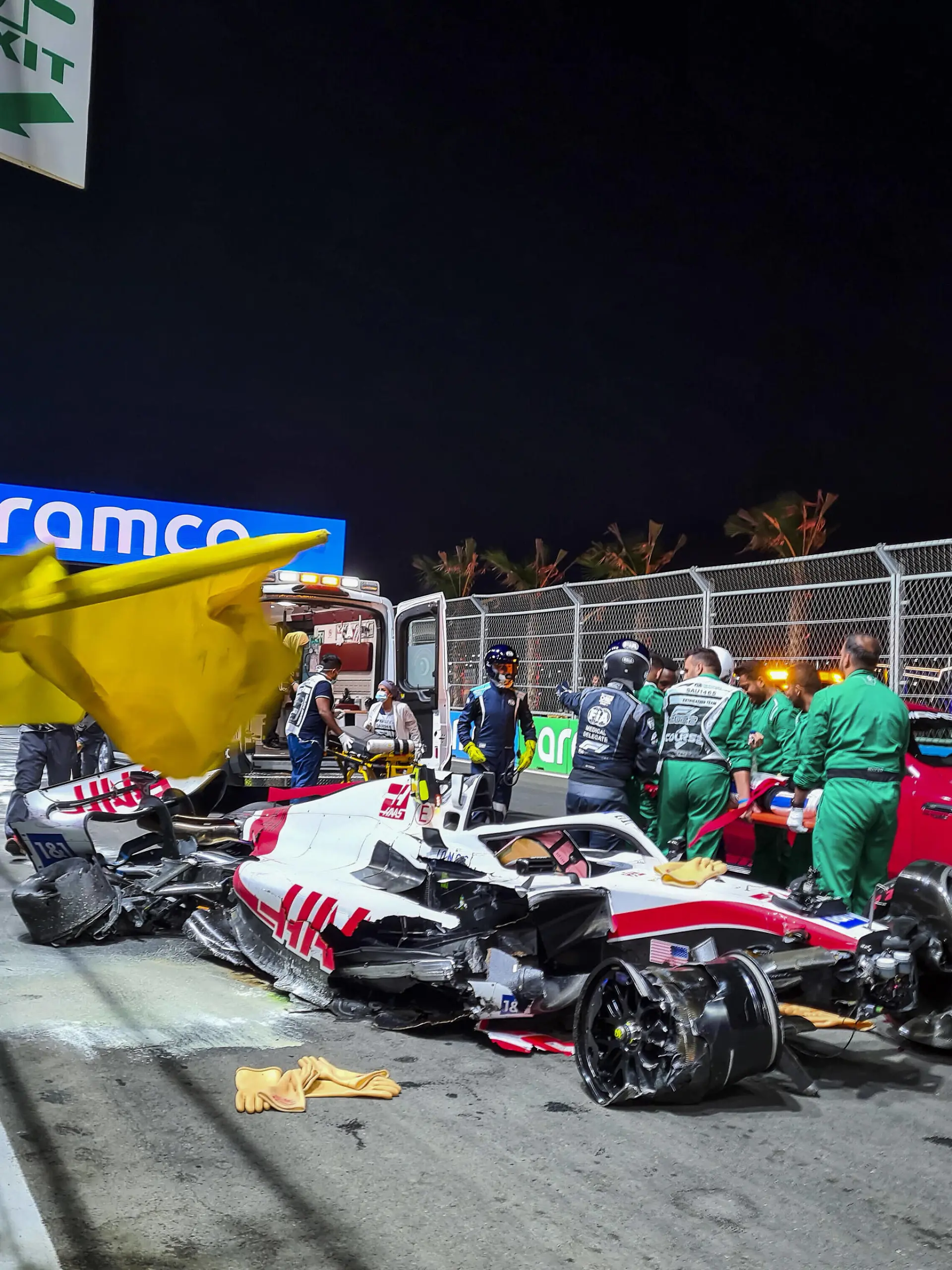 Crash, SCHUMACHER Mick ger, Haas F1 Team VF-22 Ferrari, portrait during the Formula 1 STC Saudi Arabian Grand Prix 2022, 2nd round of the 2022 FIA Formula One World Championship, WM, Weltmeisterschaft on the Jeddah Corniche Circuit, from March 25 to 27, 2022 in Jeddah, Saudi Arabia - F1 - SAUDI ARABIAN GRAND PRIX 2022 DPPI/Panoramic PUBLICATIONxNOTxINxFRAxITAxBEL 20220326_204954 