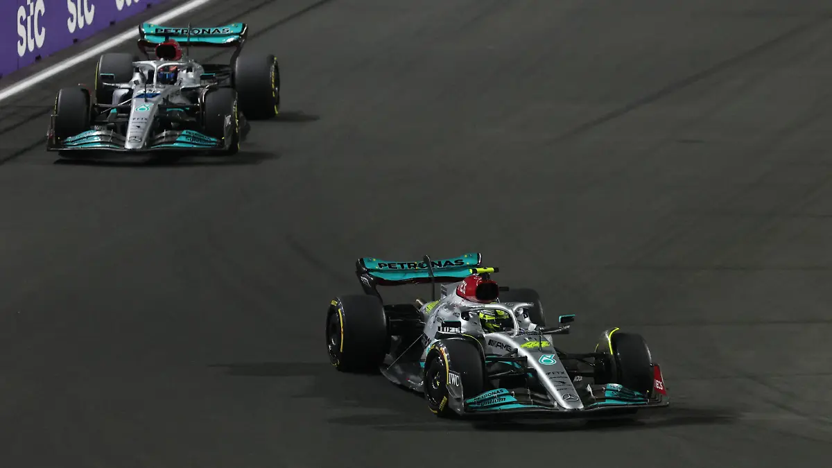Formula One F1 - Saudi Arabia Grand Prix - Jeddah Corniche Circuit, Jeddah, Saudi Arabia - March 26, 2022 Mercedes' Lewis Hamilton and Mercedes' George Russell during qualifying REUTERS/Ahmed Yosri