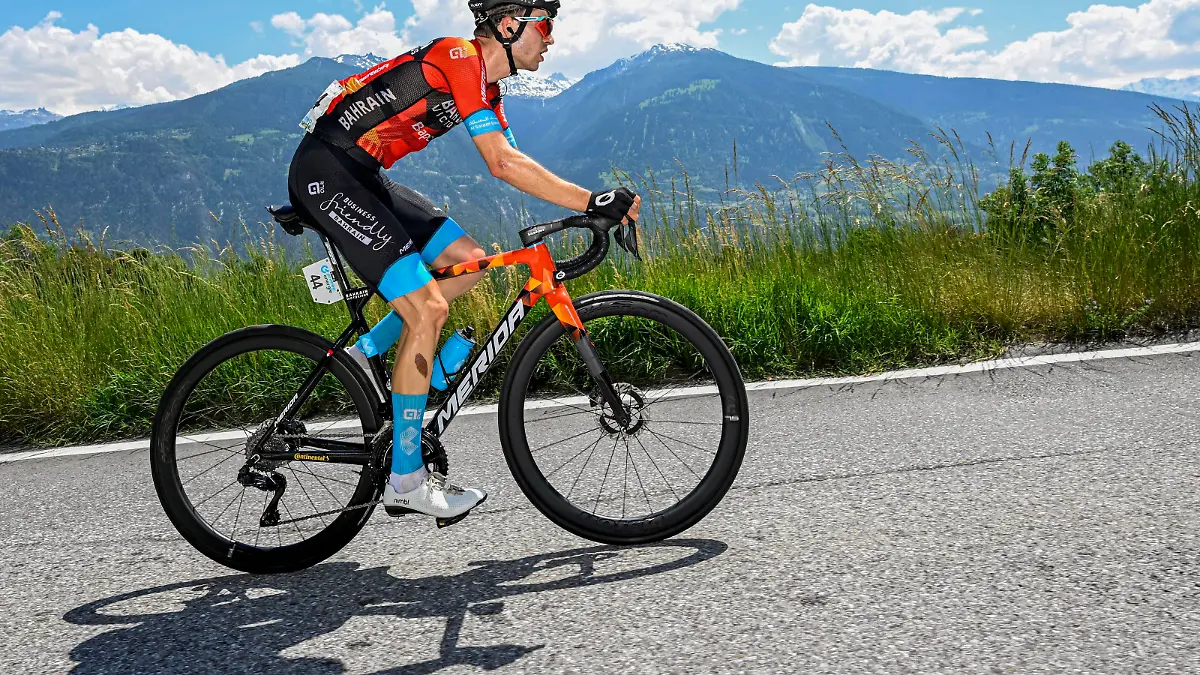 ROT // Gino Maeder (Schweiz / Team Bahrain - Victorious) - Tour de Suisse 2023 - 4. Etappe Monthey nach Leukerbad - Tour de Suisse - TourDeSuisse -
