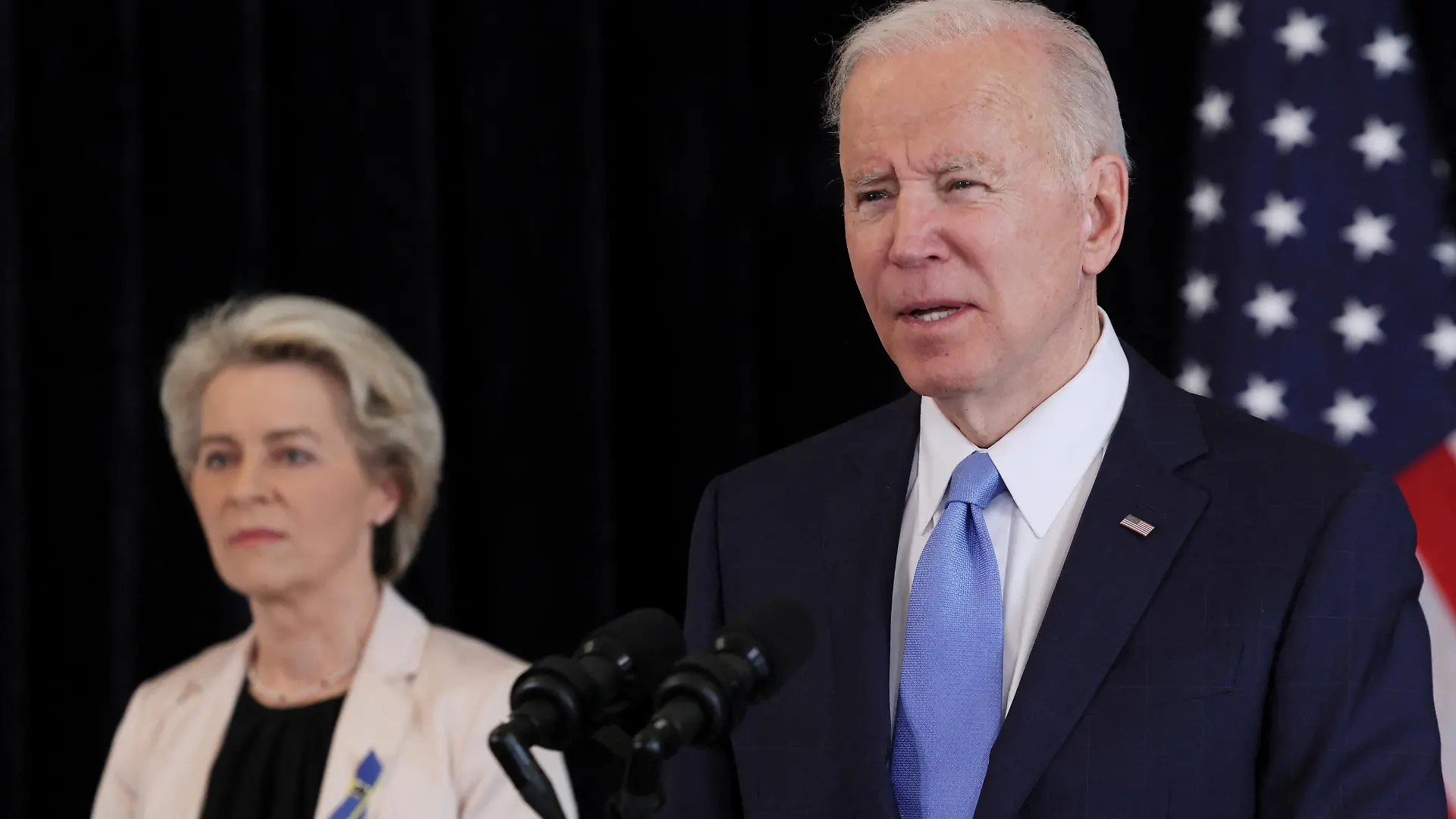 U.S. President Joe Biden gives a joint press statement with European Commission President Ursula von der Leyen at the U.S. Mission in Brussels, Belgium March 25, 2022. REUTERS/Evelyn Hockstein