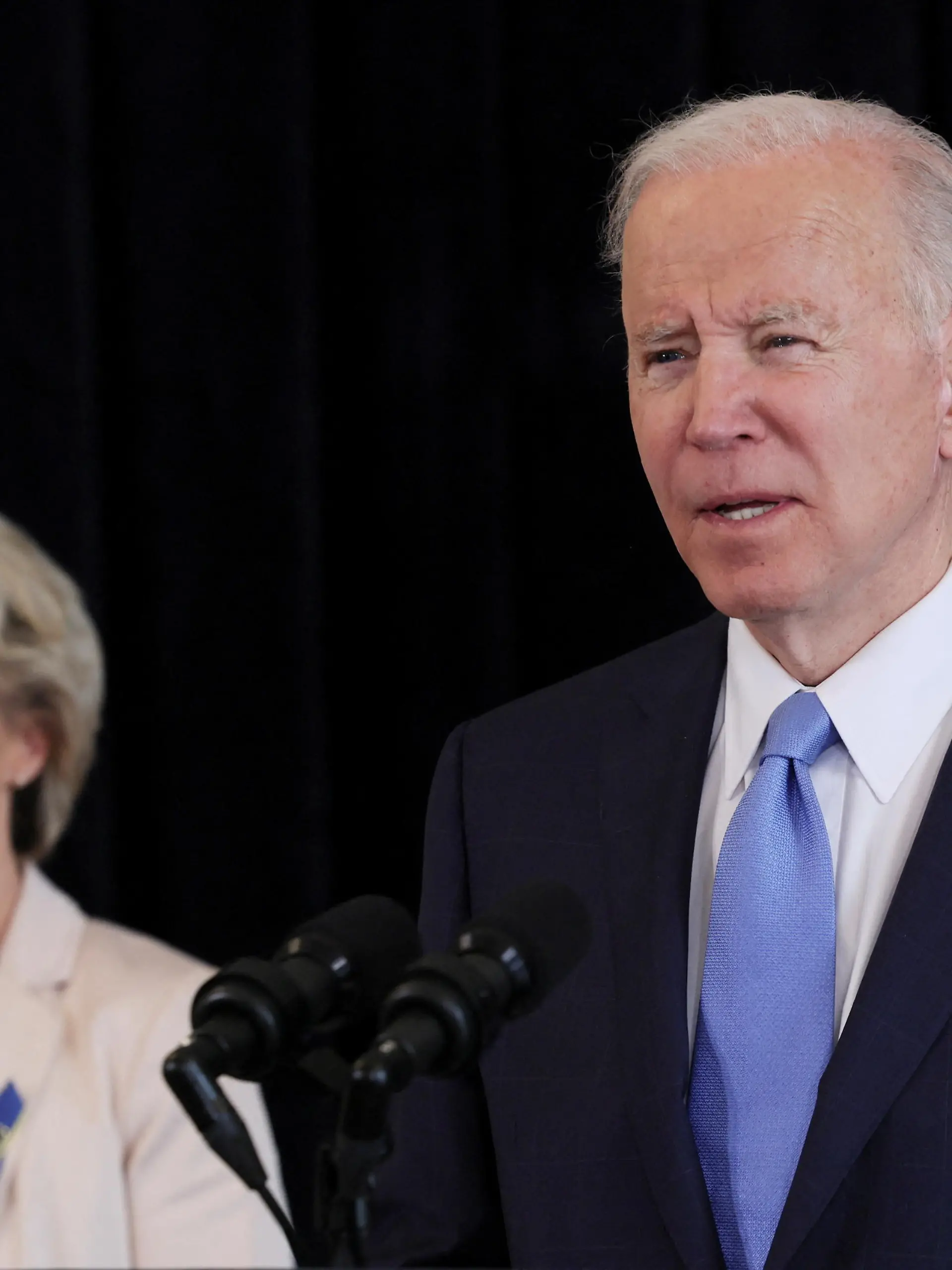 U.S. President Joe Biden gives a joint press statement with European Commission President Ursula von der Leyen at the U.S. Mission in Brussels, Belgium March 25, 2022. REUTERS/Evelyn Hockstein