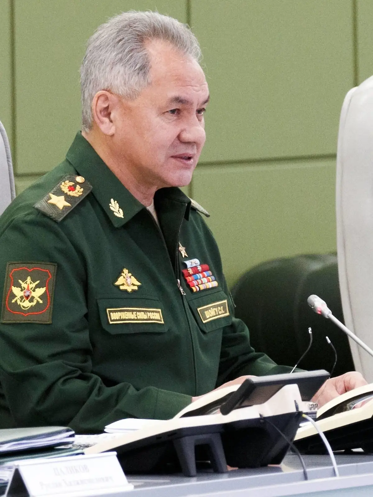Ukraine-Konflikt, Sergej Schoigu während Videokonferenz im Zentrum für Verteidigungsmanagement Russia Defence Meeting 8129260 01.03.2022 In this handout photo released by the Russian Defence Ministry, Russian Defence Minister Sergei Shoigu speaks during a video conference meeting at the Russian National Defence Management Centre, in Moscow, Russia. Editorial use only, no archive, no commercial use. Vadim Savitskii / Russian Defence Ministry Moscow Russia PUBLICATIONxINxGERxSUIxAUTxONLY Copyright: xVadimxSavitskiix