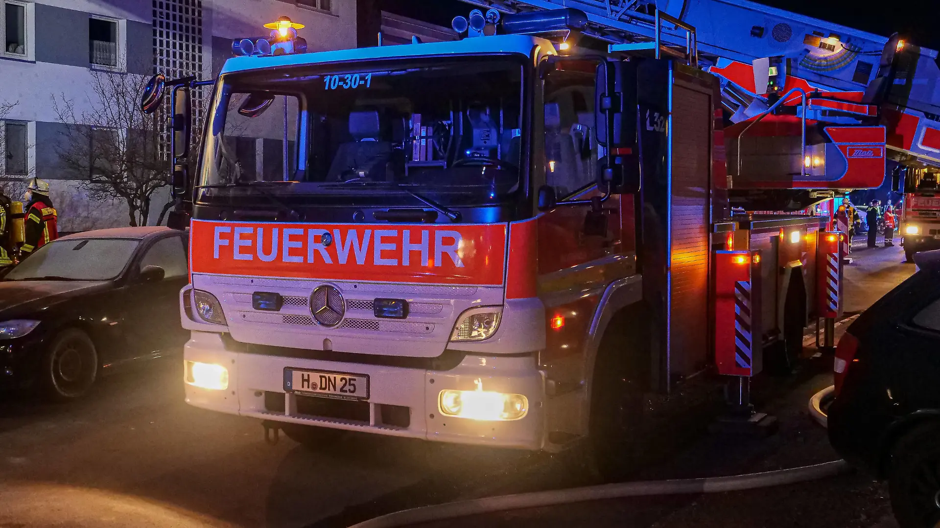 Küchenbrand in Altgarbsen Küchenbrand in der Ziegeleistraße in Garbsen. Die Feuerwehr hatte den Brand schnell unter Kontrolle. Eine Person wurde verletzt ins Krankenhaus transportiert. *** Kitchen fire in Altgarbsen Kitchen fire in Ziegeleistraße in Garbsen The fire department quickly had the fire under control One person was transported to the hospital with injuries Copyright: xBerndxGüntherx