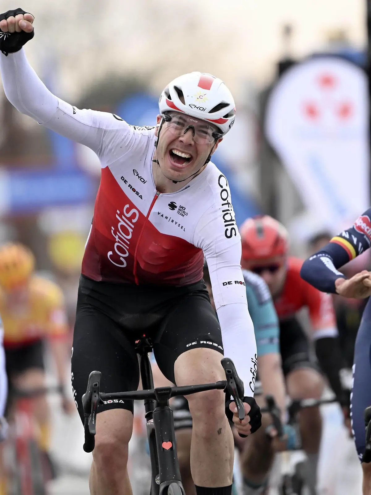 Sport Bilder des Tages DENAIN, FRANCE - MARCH 17 : Walscheid Maximilian Richard GER of Cofidis celebrates the win before De Bondt Dries BEL of Alpecin-Fenix pictured during the Grand Prix de Denain Porte du Hainaut 63rd edition, a cycling race of 200,3 kms with start in Denain and finish in Denain on March 17, 2022 in Denain, France, 17/03/2022  Motordriver Pierre Velaerts - Grand Prix Denain 2022 Cycling Race PhotoNews/Panoramic PUBLICATIONxINxGERxSUIxAUTxHUNxONLY
