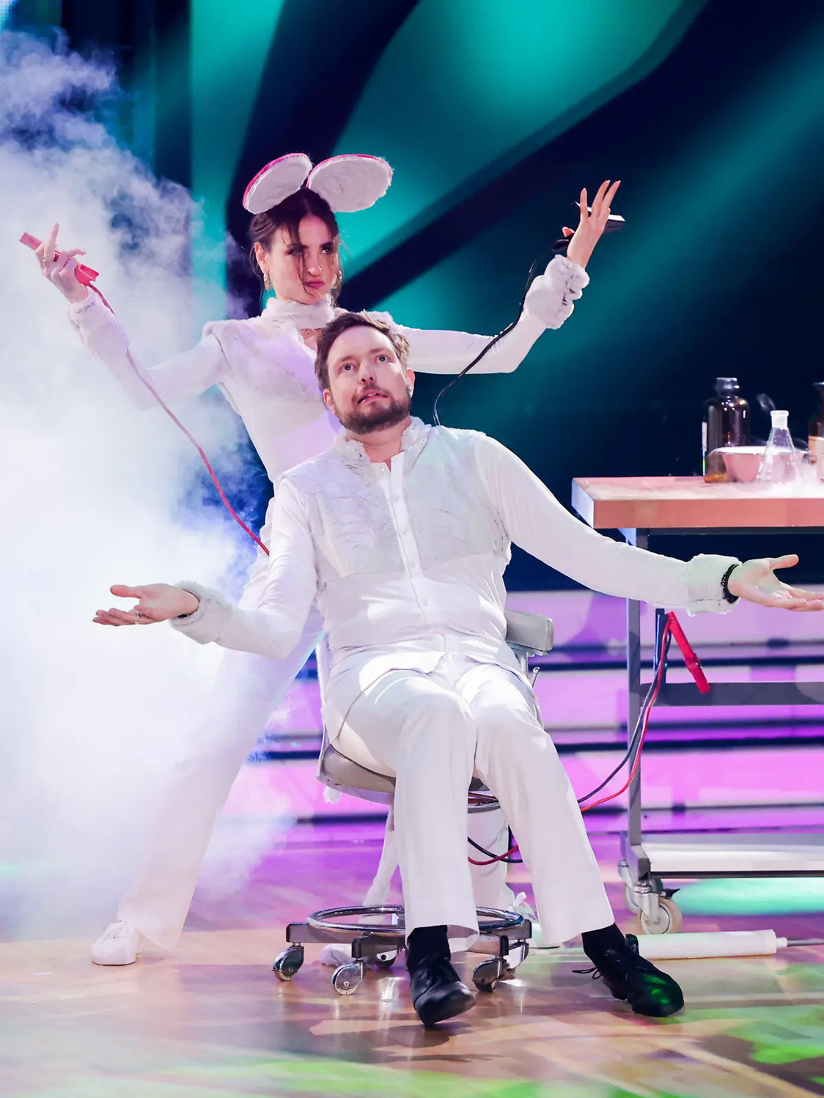 18.03.2022, Nordrhein-Westfalen, Köln: Bastian Bielendorfer, Comedian, und Ekaterina Leonova, Profitänzerin, tanzen in der RTL-Tanzshow "Let's Dance" im Coloneum. Foto: Rolf Vennenbernd/dpa +++ dpa-Bildfunk +++