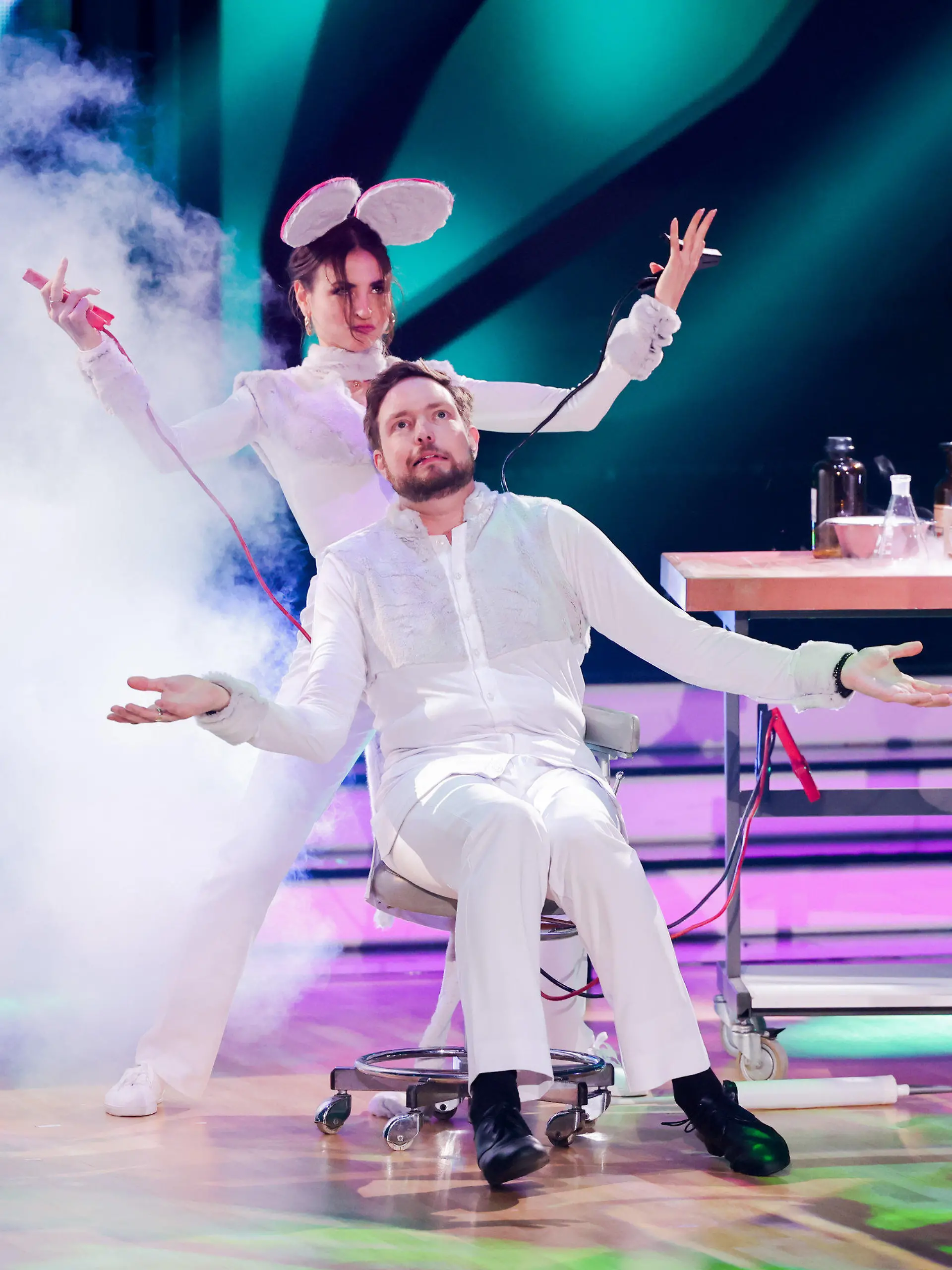 18.03.2022, Nordrhein-Westfalen, Köln: Bastian Bielendorfer, Comedian, und Ekaterina Leonova, Profitänzerin, tanzen in der RTL-Tanzshow "Let's Dance" im Coloneum. Foto: Rolf Vennenbernd/dpa +++ dpa-Bildfunk +++