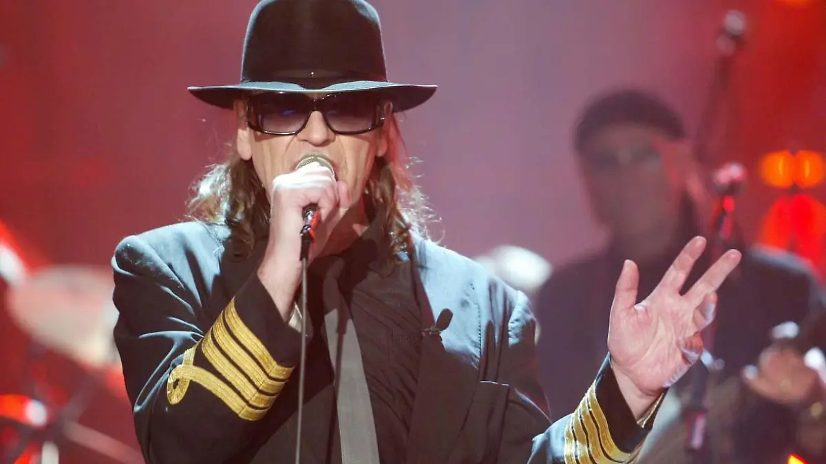 Natürlich wird Udo Lindenberg auch singen - zusammen mit dem legendären Panikorchester spielt er seine großen Erfolge aus 30 Jahren - natürlich live im Studio!