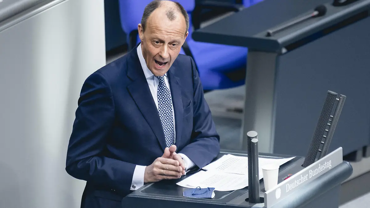 Friedrich Merz CDU, Vorsitzender der Unionsfraktion, im Rahmen der 24. Sitzung des Deutschen Bundestages aus Anlass der Generaldebatte zum Etat des Kanzleramtes.. Berlin, 23.03.2022. Berlin Deutschland *** Friedrich Merz CDU , Chairman of the CDU/CSU parliamentary group, during the 24 session of the German Bundestag on the occasion of the general debate on the budget of the Chancellery Berlin, 23 03 2022 Berlin Germany Copyright: xXanderxHeinl/photothek.dex