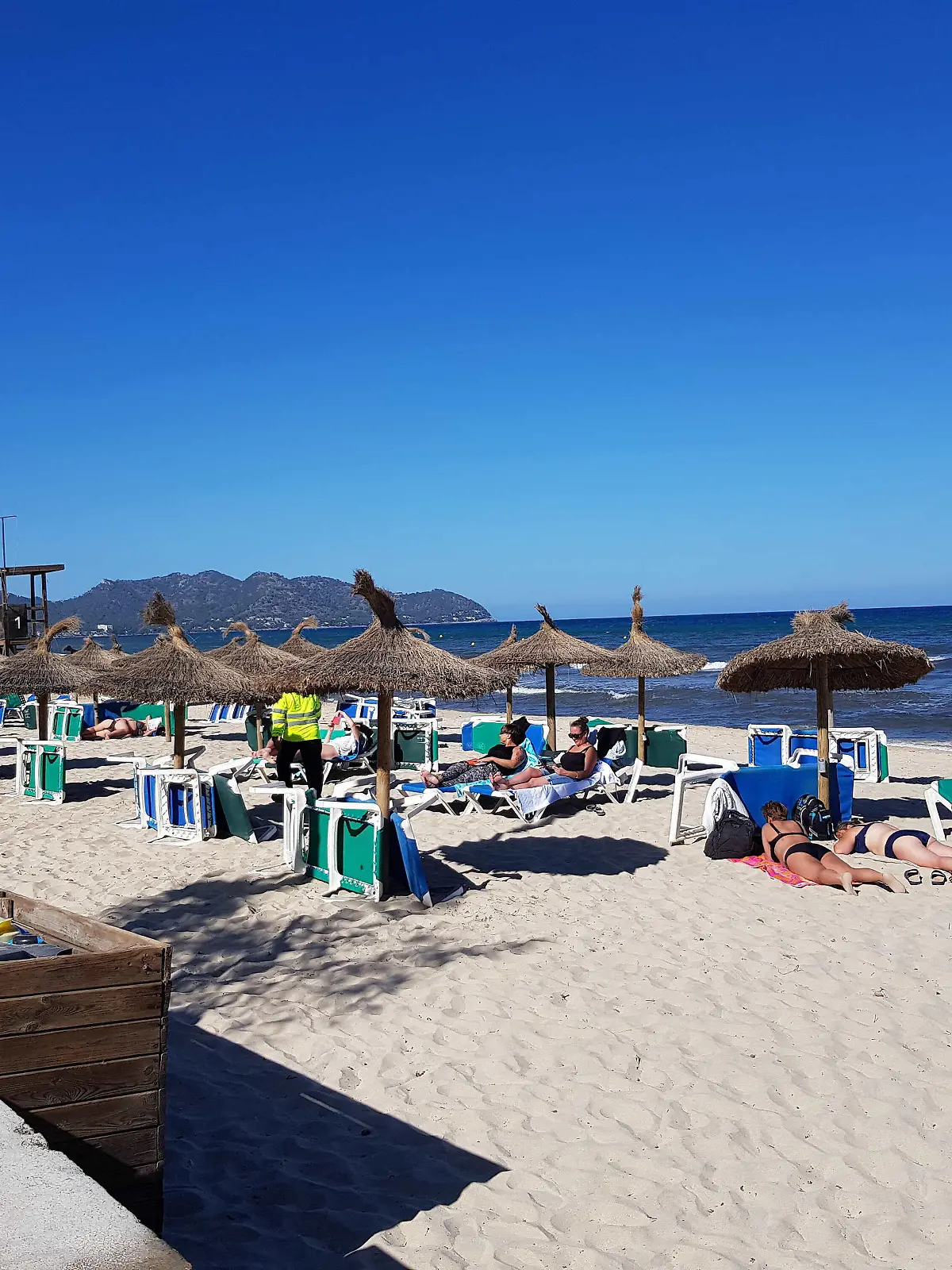  Themenfoto: Reisen, Corona, Mallorca, 22.03.2021 Strand an der Paltja de Mallorca mit ersten Reisenden, Themenfoto: Reisen, Corona, Mallorca - *** Theme photo travel, Corona, Majorca, 22 03 2021 Beach at the Paltja de Majorca with first travelers, Theme photo travel, Corona, Majorca Copyright: xAugstx/xEibner-Pressefotox EP_jat