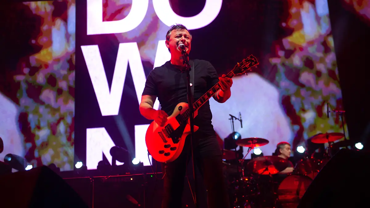 Lead singer James Dean Bradfield of Welsh Rock Manic Street Preachers performs at SSE Arena Wembley, London, England, UK on Friday 3 December 2021., Credit:Justin Ng / Avalon