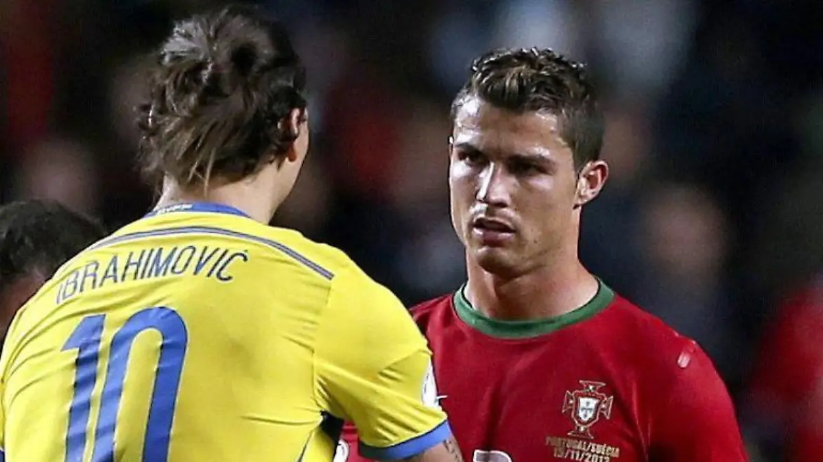 Nach dem Spiel gratuliert Schwedenstar Zlatan Ibrahimovic (l) Portugals Siegtorschützen Cristiano Ronaldo. Foto: Tiago Petinga