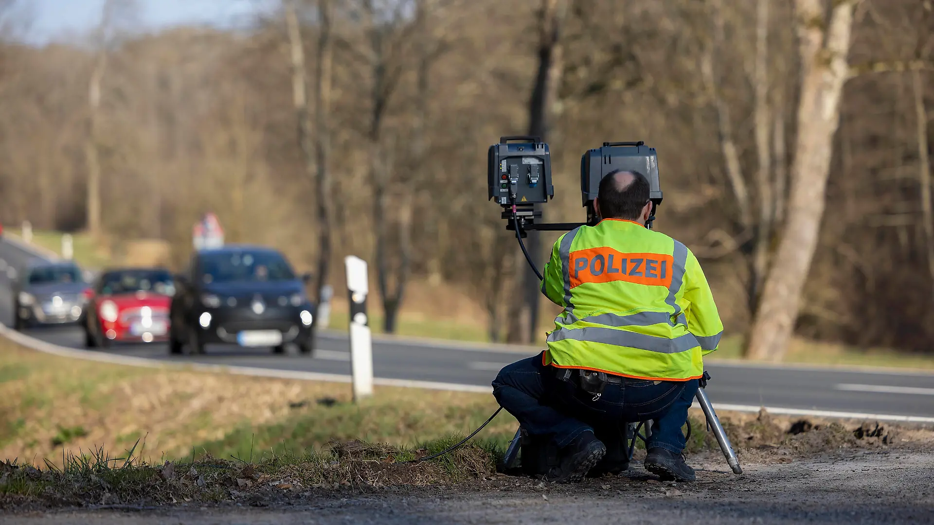 Kist, Waldkindergarten, 24.03.2022, Blitzmarathon 2022, Geschwindigkeitskontrolle der Polizei Bild: Geschwindigkeitskontrolle, Polizei, Stock, radar, punkte, zu schnell gefahren, blitzlicht, blitzer, editorial, stockfotografie, symbolbild, sympolbilder, kontrolle, polizeikontrolle, radarkontrolle  blitzmarathon 2022, blitzermarathon 2022 verkehrskontrolle, blaulicht, auswerten, geblitzt worden, Mobile und feste Blitzer, Tempo, Messung, Radarfallen, radarfalle, laser, raser, flensburg, *** Kist, forest kindergarten, 24 03 2022, speed camera marathon 2022, police speed control image speed control, police, stick, radar, points, speeding, flashlight, speed camera, editorial, stick photography, symbol image, sympol images, control, police con Copyright: HMBxMedia/xHeikoxBecker 