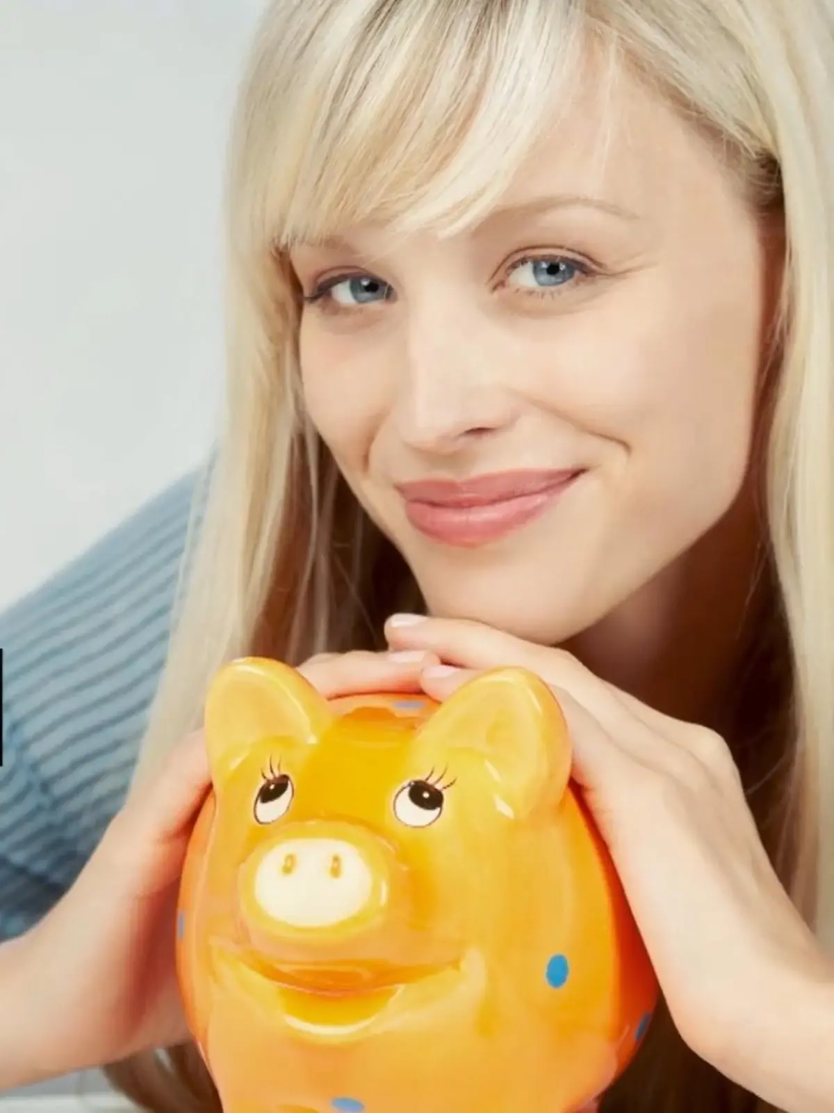 Über Geld spricht man nicht? Wir finden schon! Vor allem Frauen müssen mehr über Geld reden und die Finanzen selbst in die Hand nehmen. Denn Fakt ist: Frauen verdienen im direkten Vergleich immer noch weniger als Männer, sind durch die Kinder länger raus aus dem Job und bekommen weniger Rente. In der neuen RTL-Reihe "Geld ist Frauensache" geben unsere Expertinnen Tipps und Hilfestellungen, wie es mit den Finanzen klappt. Unser Thema heute: Geld und/oder Liebe. Wie wichtig ist Geld in der Partnerschaft? Und auf was sollte Frau unbedingt achten?