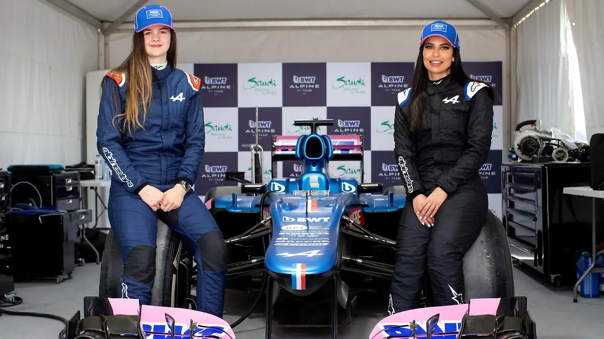 Aseel Al Hamad und Abbi Pulling.
