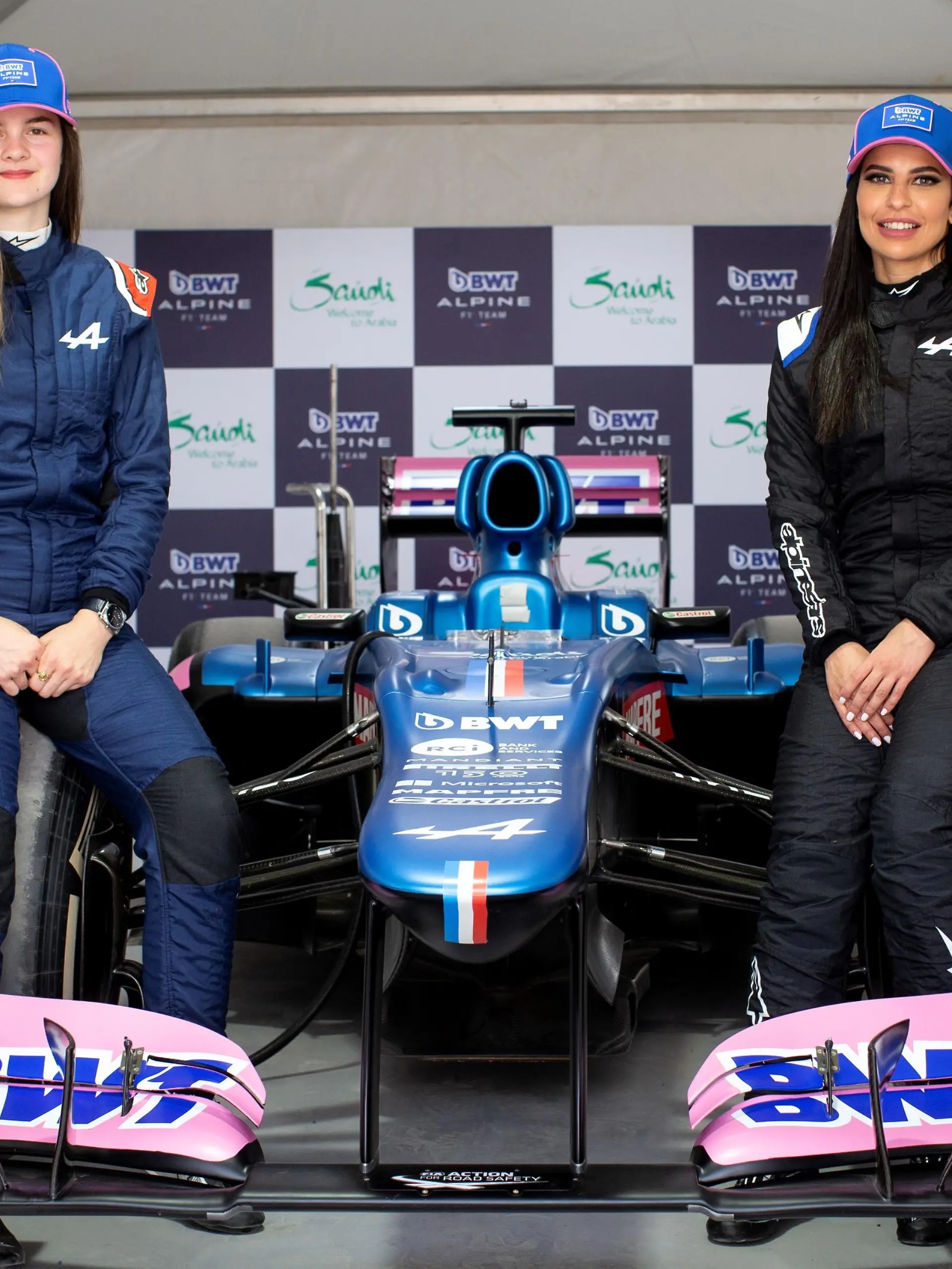 Aseel Al Hamad und Abbi Pulling.
