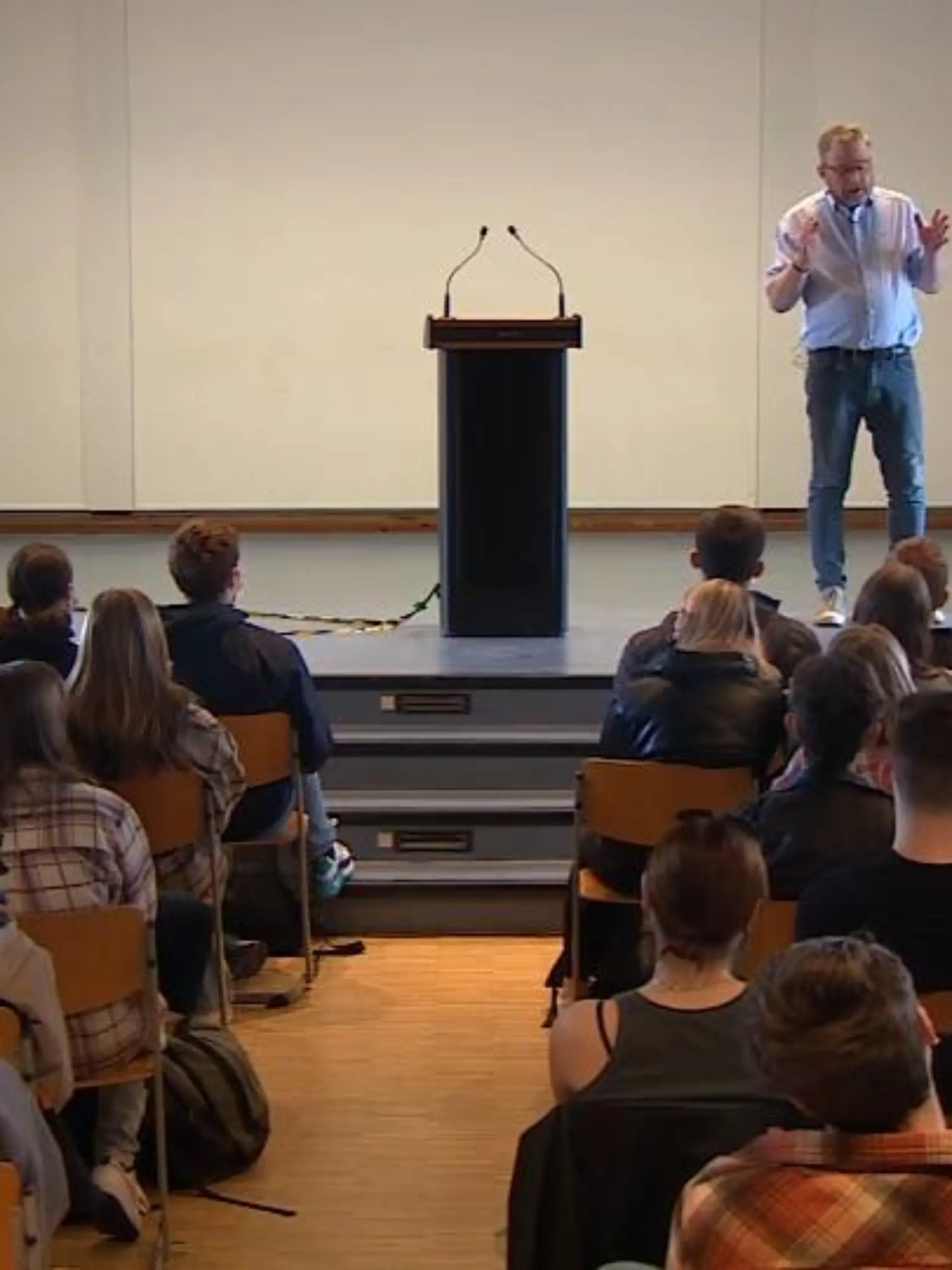 Bild zu: "Stauffenberg-Enkel besucht Schule"