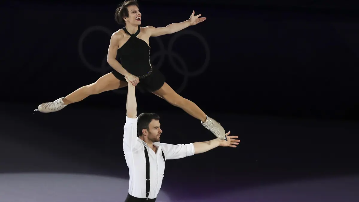 (180225) -- PYEONGCHANG, Feb. 25, 2018 () -- Meagan Duhamel/Eric Radford of Canada perform during the figure skating gala event at the 2018 PyeongChang Winter Olympic Games, in Gangneung Ice Arena, South Korea, on Feb. 25, 2018. (/Han Yan)