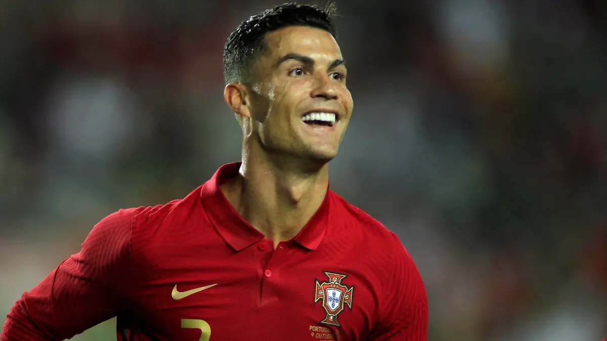 09.10.2021, Portugal, Faro: Fußball: Länderspiel, Portugal - Katar, Algarve-Stadion: Portugals Cristiano Ronaldo lächelt nach seinem Führungstreffer. Foto: Joao Matos/AP/dpa +++ dpa-Bildfunk +++