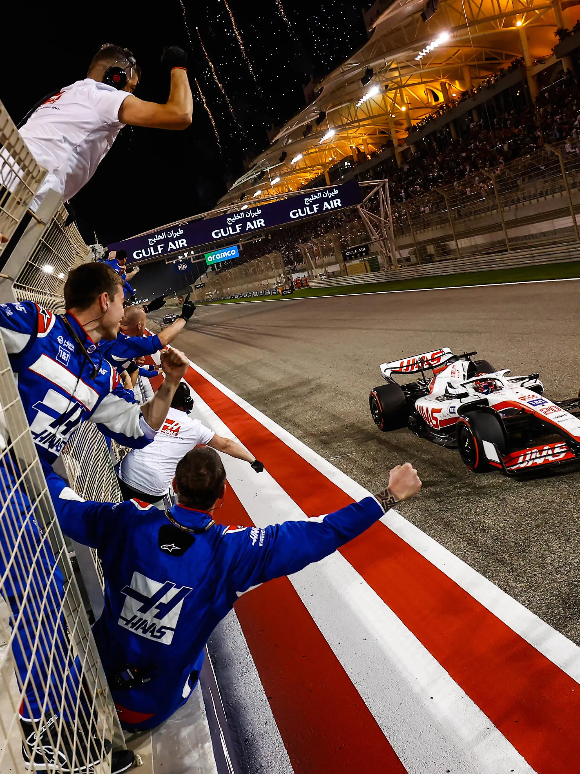 Formula 1 2022: Bahrain GP BAHRAIN INTERNATIONAL CIRCUIT, BAHRAIN - MARCH 20: Kevin Magnussen, Haas VF-22, is greeted by his team at the finish during the Bahrain GP at Bahrain International Circuit on Sunday March 20, 2022 in Sakhir, Bahrain. Photo by Andy Hone / LAT Images Images PUBLICATIONxINxGERxSUIxAUTxHUNxONLY GP2201_174040_ONZ2009 