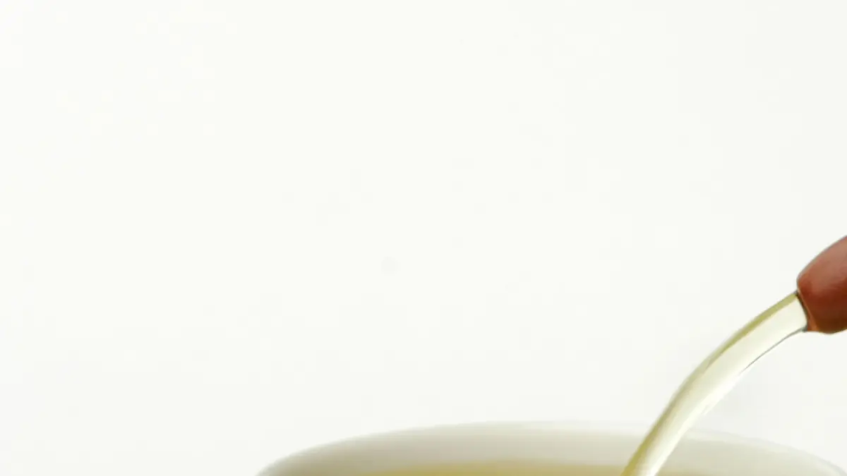 Eingiessen von Tee / Teekanne, Teetasse, Teeschale, Japan Sencha, Gruentee, Grüntee | Verwendung weltweit