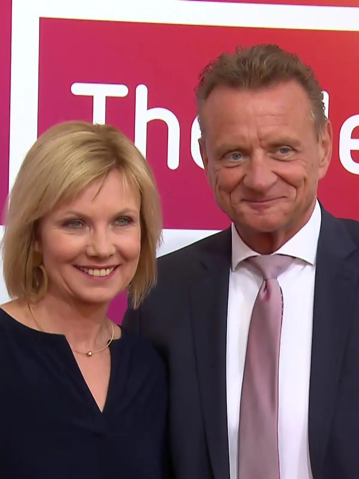 RTL-Moderatorin Ilka Eßmüller stellt auf der Bertelsmann Party 2023 ihren neuen Partner vor.