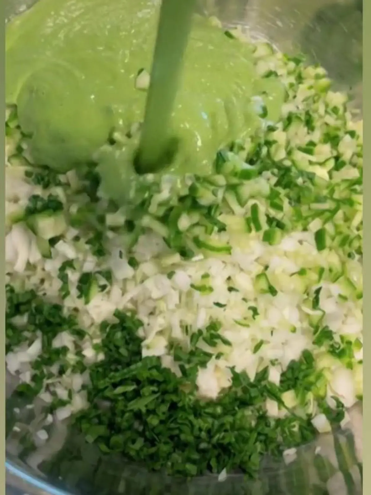 Wir verraten Ihnen, wie Sie den Tiktok-Trend-Salat ganz einfach selbst zubereiten können.