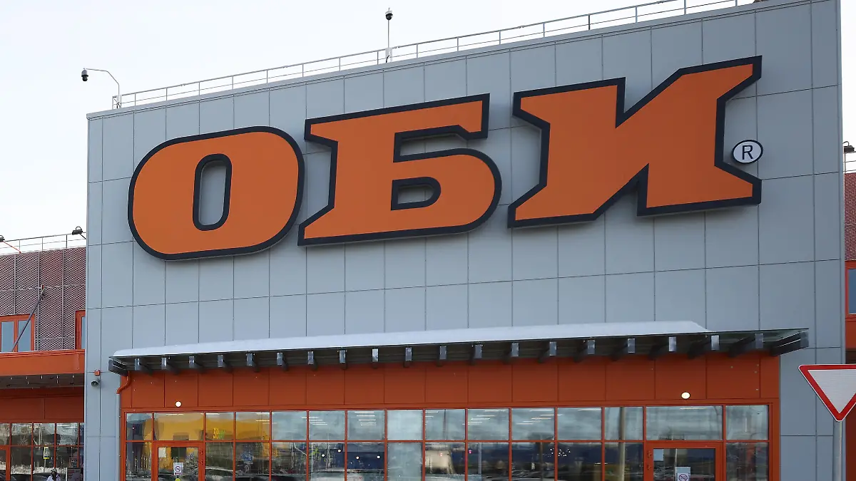 DIESES FOTO WIRD VON DER RUSSISCHEN STAATSAGENTUR TASS ZUR VERFÜGUNG GESTELLT. [KAZAN, RUSSIA - MARCH 8, 2022: An outside view of an OBI store. The German home improvement chain OBI has announced the suspension of its operations in Russia. Yegor Aleyev/TASS]