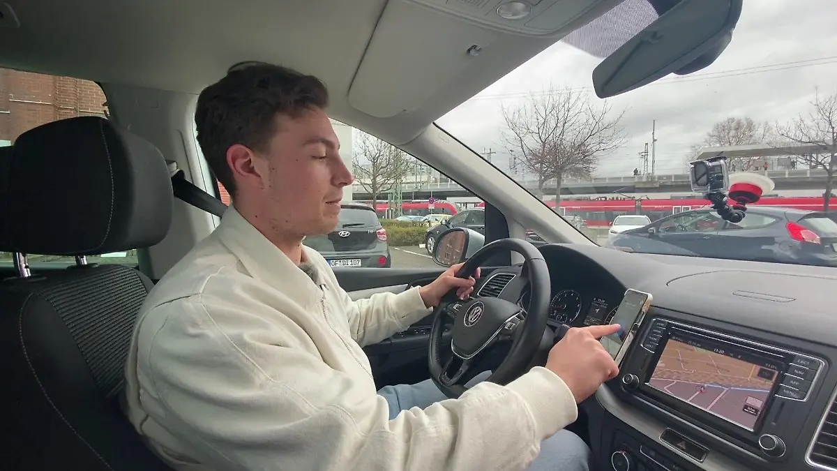 Wie lange unser Reporter für die Parkplatzsuche in Frankfurt gebraucht hat, sehen Sie im Video.
