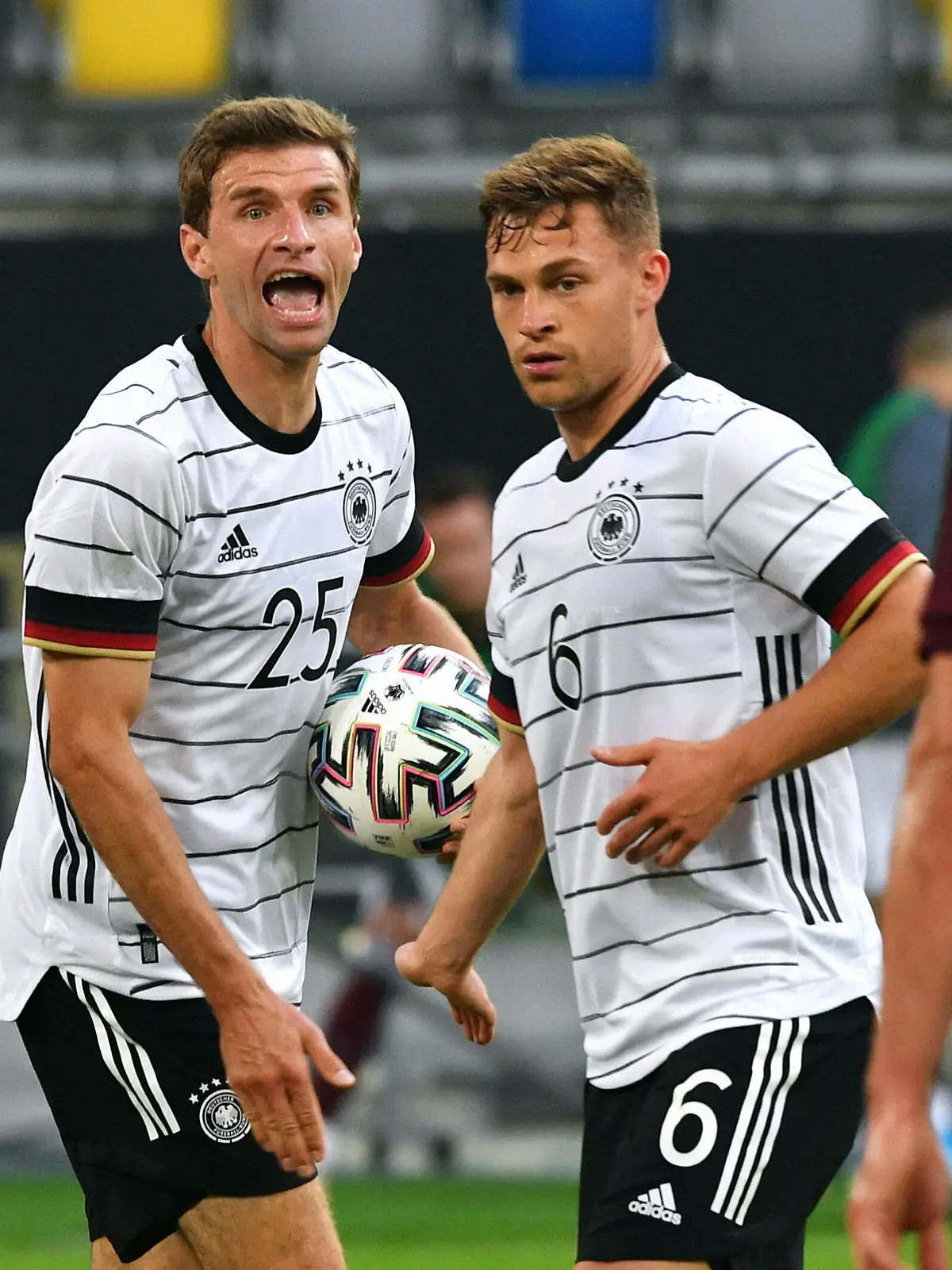 Fussball, Herren, Deutschland, Nationalmannschaft Testspiel zur Euro 2021, Merkur-Spiel-Arena Düsseldorf: Deutschland weiss - Lettland rot Jubel Thomas Müller GER nach seinem Tor. Jubel, Freude, Aktion. DFB/UEFA regulations prohibit any use of photographs as image sequences and/or quasi-video. EDITORIAL USE ONLY *** Football, Men, Germany, National Team Test Match for Euro 2021, Merkur Spiel Arena Düsseldorf Germany white Latvia red cheering Thomas Müller GER after his goal cheering, joy, action DFB UEFA regulations prohibit any use of photographs as image sequences and or quasi video EDITORIAL USE ONLY 