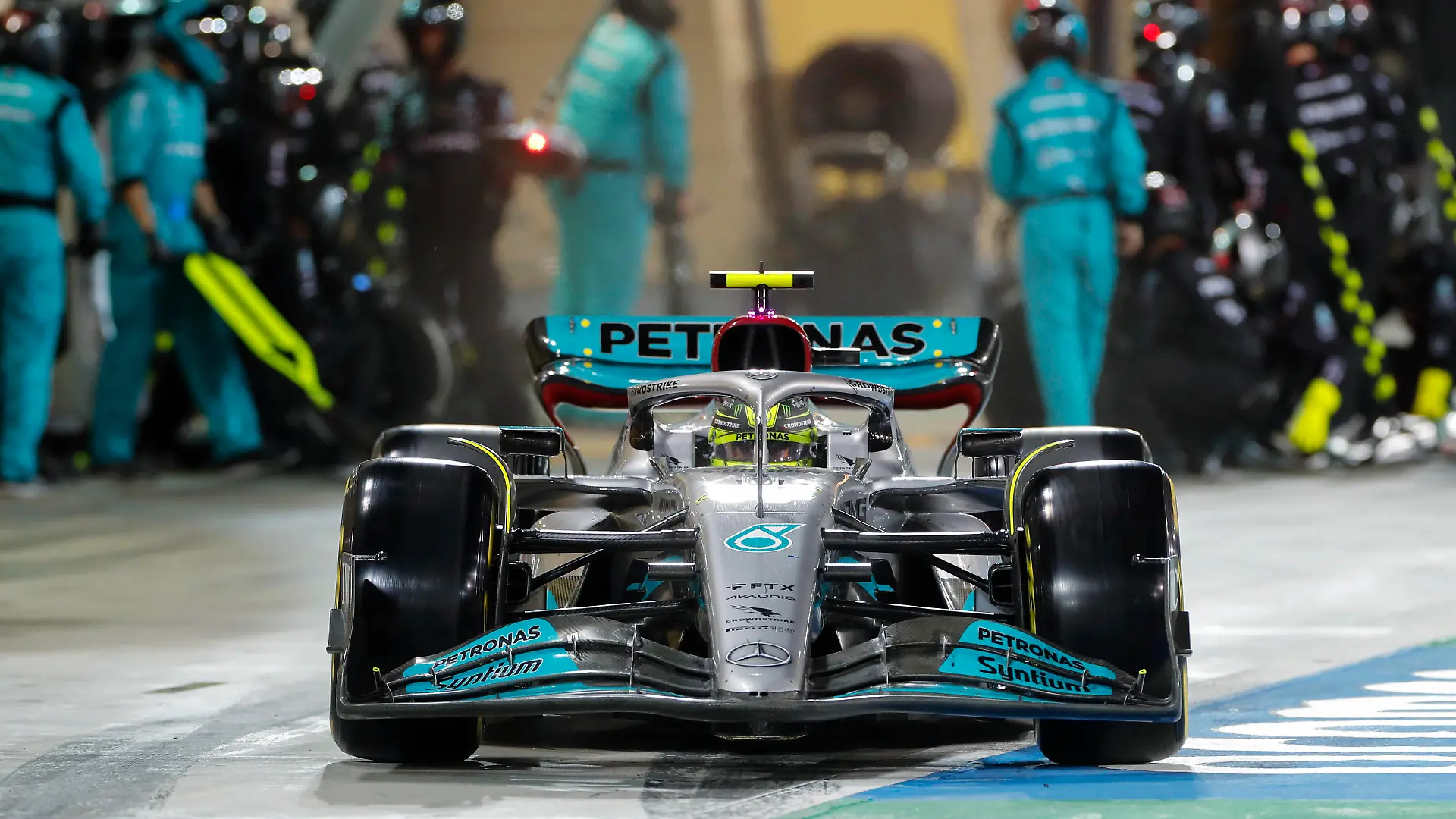 Formula 1 2022: Bahrain GP BAHRAIN INTERNATIONAL CIRCUIT, BAHRAIN - MARCH 20: Sir Lewis Hamilton, Mercedes W13, leaves the pits during the Bahrain GP at Bahrain International Circuit on Sunday March 20, 2022 in Sakhir, Bahrain. Photo by Steven Tee / LAT Images Images PUBLICATIONxINxGERxSUIxAUTxHUNxONLY GP2201_164729_2ST8973