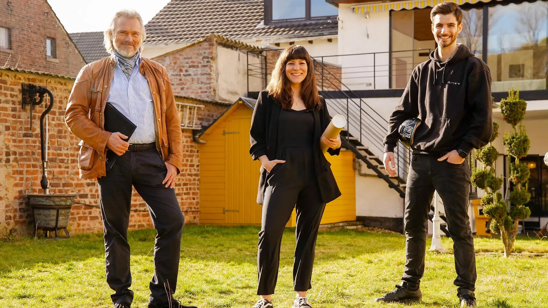 Anne Brehm, Simon Meinberg (r.) und Michel Sawall 

Die Verwendung des sendungsbezogenen Materials ist nur mit dem Hinweis und Verlinkung auf RTL+ gestattet.