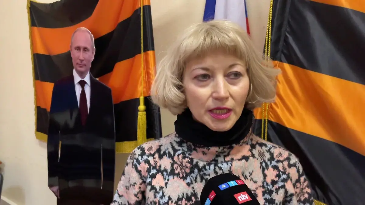 Natalia ist Mitglied der "Nationalen Befreiungsbewegung". Sie verehrt Wladimir Putin.