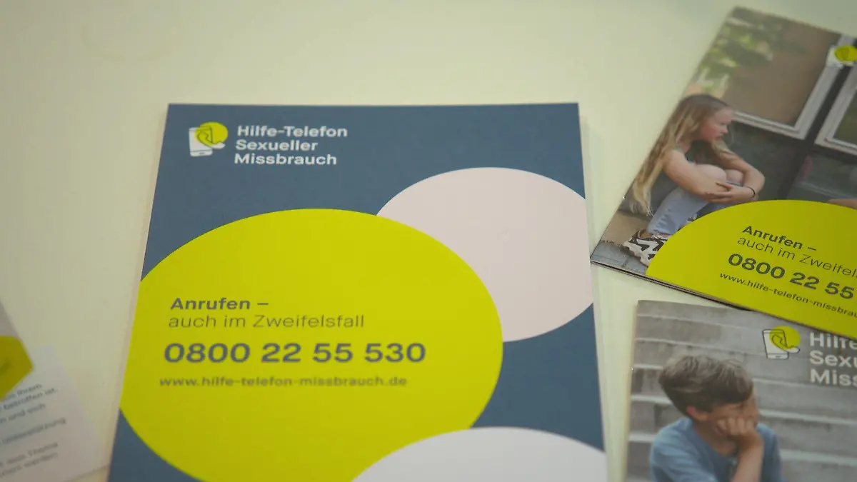Das Hilfetelefon "Sexueller Missbrauch" des Kieler Vereins N.I.N.A. ist bundesweit erreichbar.