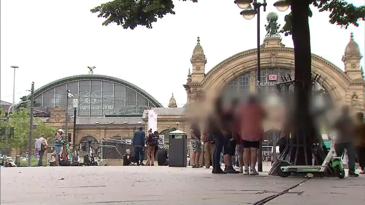 Das Frankfurter Bahnhofsviertel gilt als Umschlagsplatz für Drogen.