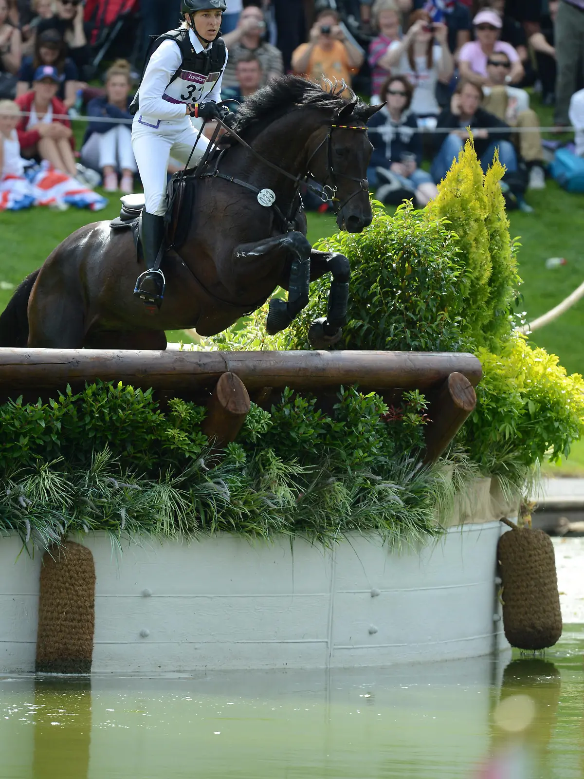 German eventing rider Ingrid Klimke jumps with her horse Butts Abraxxas during the Eventing Cross Country of the Equestrian competition in Greenwich Park at the London 2012 Olympic Games, London, Great Britain, 30 July 2012. Photo: Jochen Luebke dpa  +++(c) dpa - Bildfunk+++