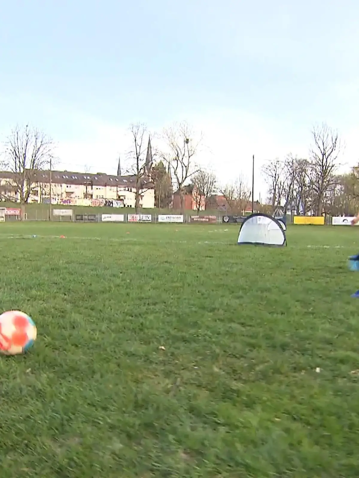 Bild zu: "Denis (9) findet Halt im Fußballverein"