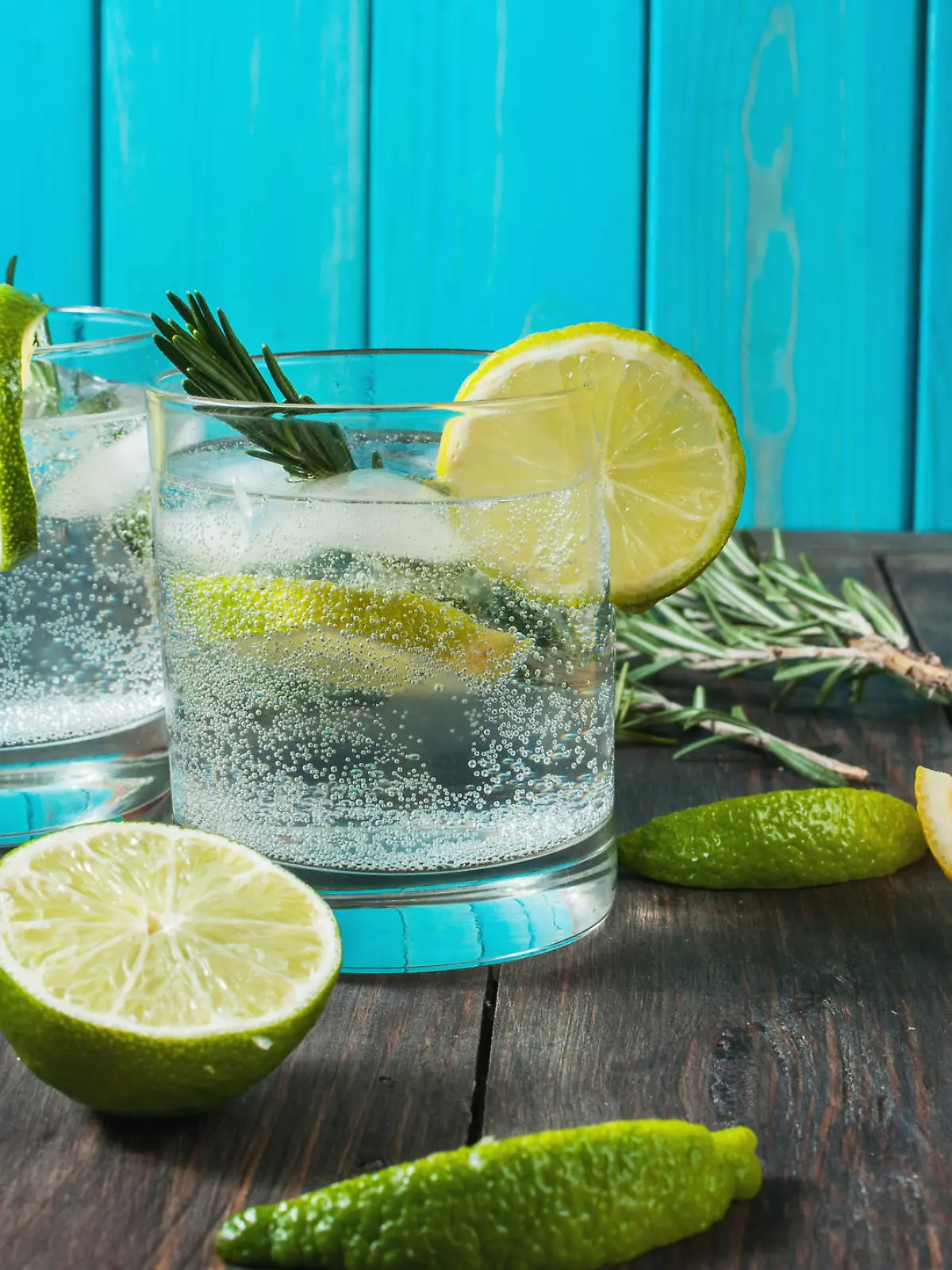 Gin Tonic mit Rosmarin.
