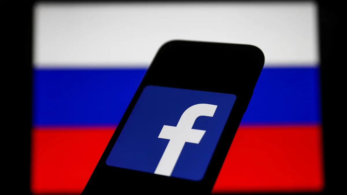 Russia And Technology Companies Photo Illustrations Facebook logo displayed on a phone screen and Russian flag displayed on a screen in the background are seen in this illustration photo taken in Krakow, Poland on March 1, 2022. Photo Illustration by Jakub Porzycki/NurPhoto Krakow Poland PUBLICATIONxNOTxINxFRA Copyright: xJakubxPorzyckix originalFilename: porzycki-russiaan220301_npbUe.jpg