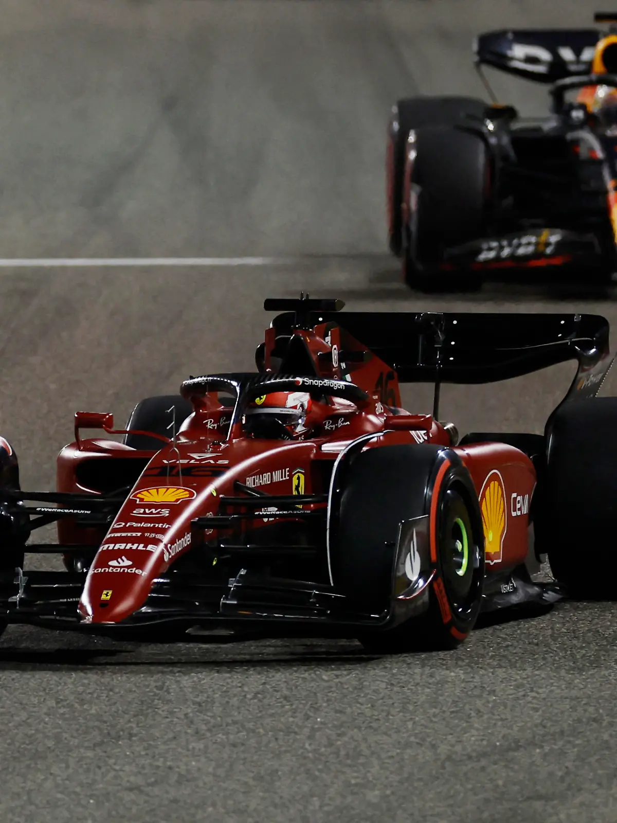 Formula One F1 - Bahrain Grand Prix - Bahrain International Circuit, Sakhir, Bahrain - March 20, 2022 Ferrari's Charles Leclerc and Red Bull's Max Verstappen in action during the race REUTERS/Hamad I Mohammed