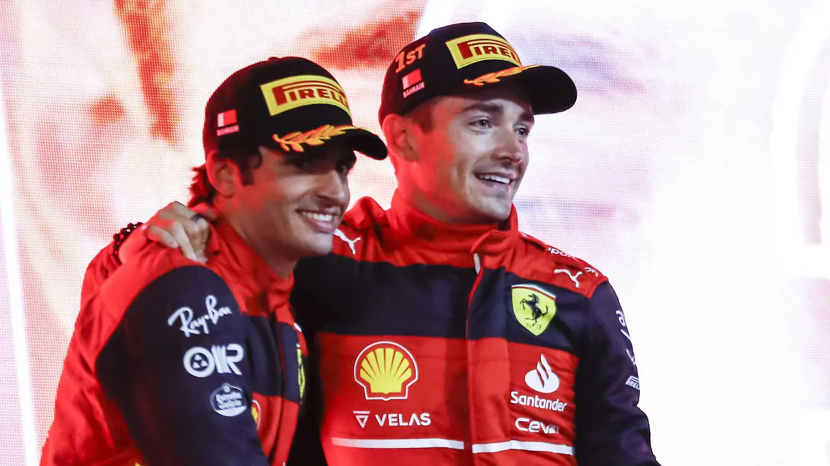 SAINZ Carlos spa, Scuderia Ferrari F1-75, portrait LECLERC Charles mco, Scuderia Ferrari F1-75, portrait podium during the Formula 1 Gulf Air Bahrain Grand Prix 2022, 1st round of the 2022 FIA Formula One World Championship, WM, Weltmeisterschaft on the Bahrain International Circuit, from March 18 to 20, 2022 in Sakhir, Bahrain - F1 - BAHRAIN GRAND PRIX 2022 - RACE DPPI/Panoramic PUBLICATIONxNOTxINxFRAxITAxBEL 00122005__B3_9517