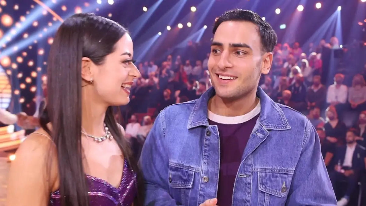 Timur Ülker: "Mama hat mich erzogen, kein Macho zu sein!" Let's Dance 2022:  Timur und Malika sind happy