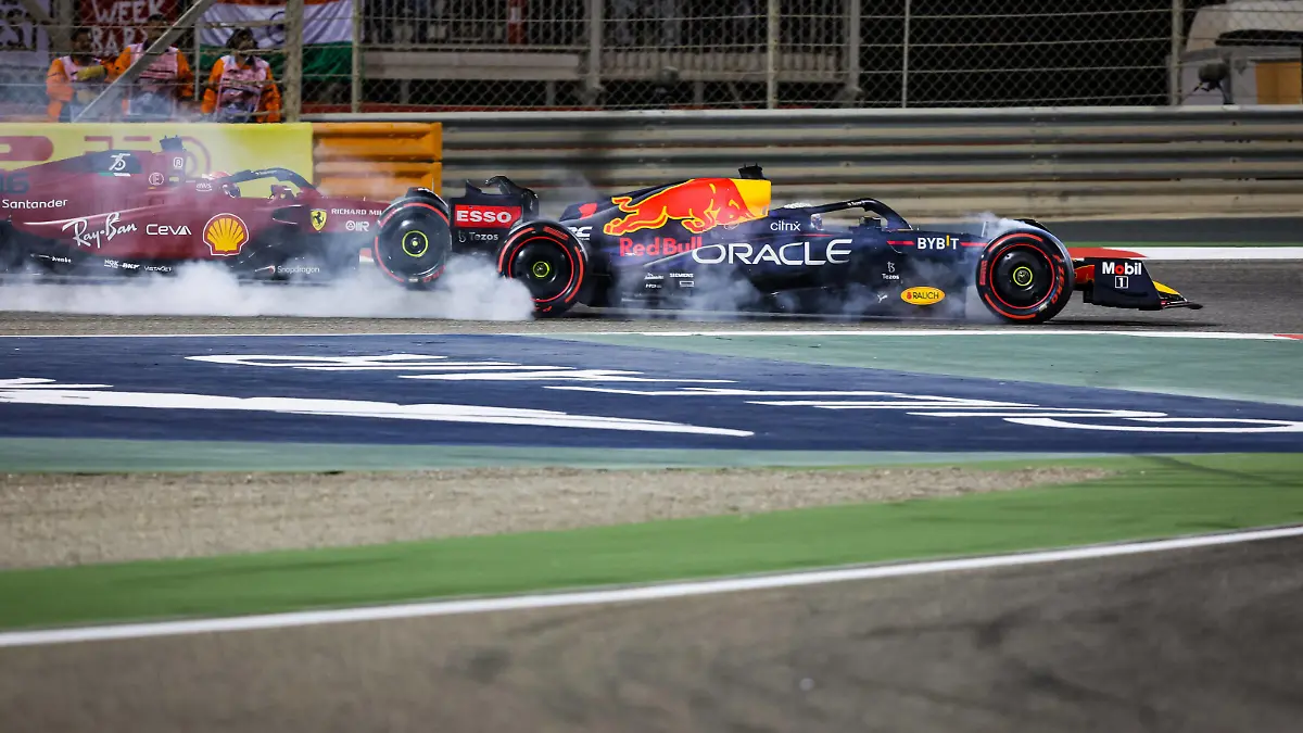 16 LECLERC Charles mco, Scuderia Ferrari F1-75, 01 VERSTAPPEN Max nld, Red Bull Racing RB18, action during the Formula 1 Gulf Air Bahrain Grand Prix 2022, 1st round of the 2022 FIA Formula One World Championship, WM, Weltmeisterschaft on the Bahrain International Circuit, from March 18 to 20, 2022 in Sakhir, Bahrain - F1 - BAHRAIN GRAND PRIX 2022 - RACE DPPI/Panoramic PUBLICATIONxNOTxINxFRAxITAxBEL 20220320_G00D9986
