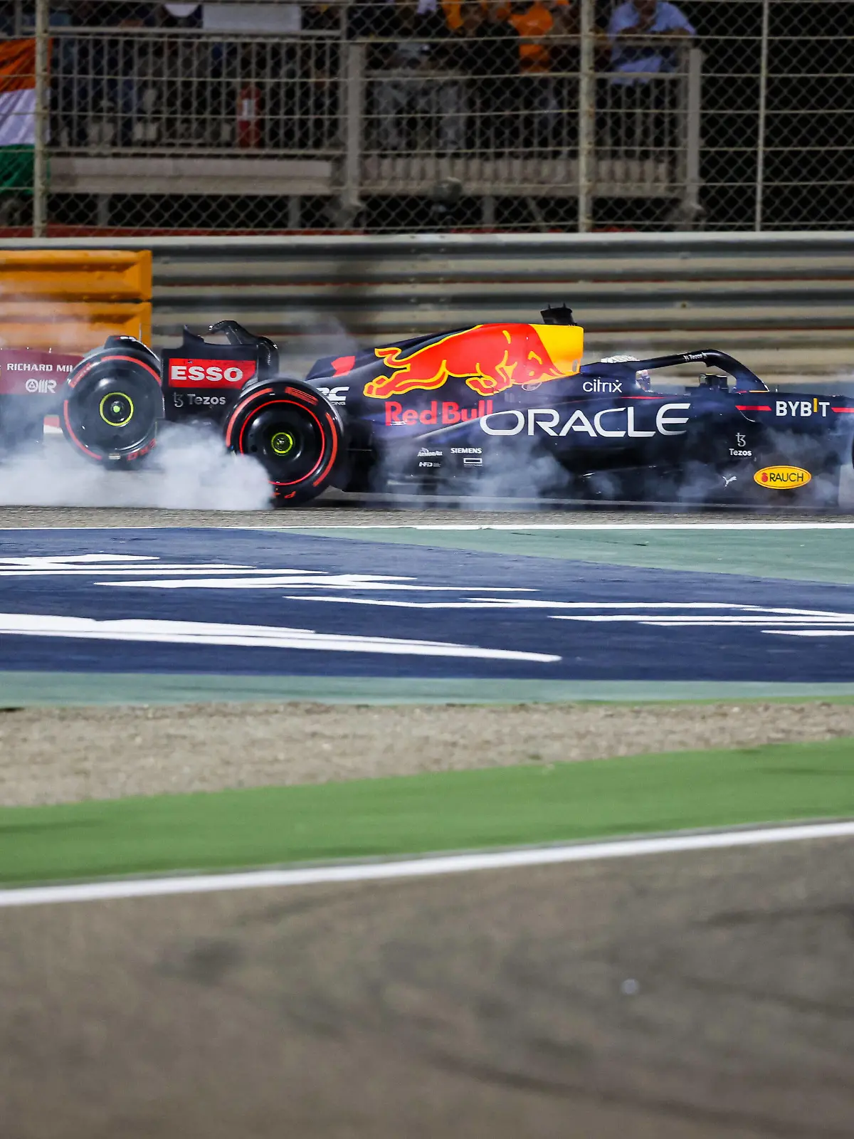  16 LECLERC Charles mco, Scuderia Ferrari F1-75, 01 VERSTAPPEN Max nld, Red Bull Racing RB18, action during the Formula 1 Gulf Air Bahrain Grand Prix 2022, 1st round of the 2022 FIA Formula One World Championship, WM, Weltmeisterschaft on the Bahrain International Circuit, from March 18 to 20, 2022 in Sakhir, Bahrain - F1 - BAHRAIN GRAND PRIX 2022 - RACE DPPI/Panoramic PUBLICATIONxNOTxINxFRAxITAxBEL 20220320_G00D9986